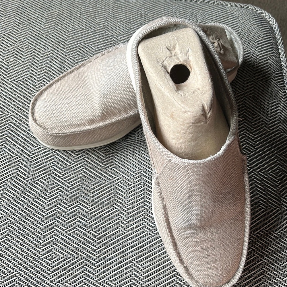 Women’s Sperry moc-hemp mules. Size 9.